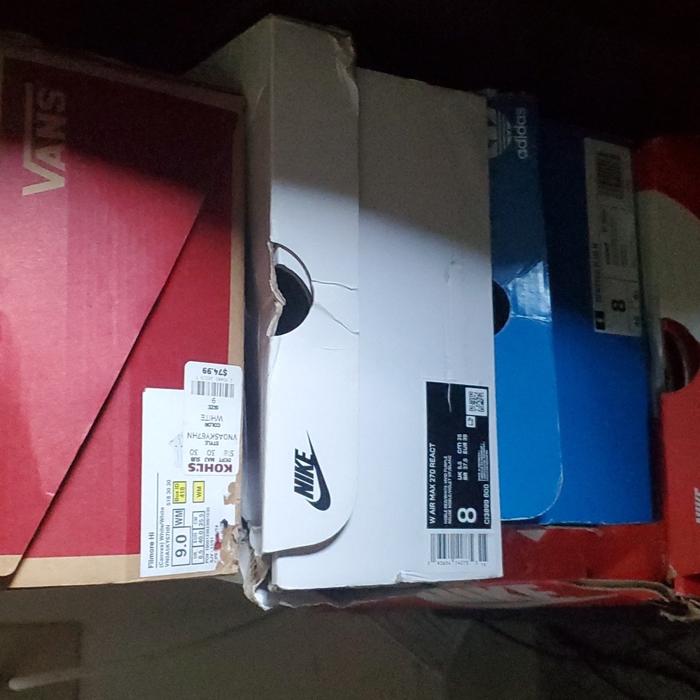 W Air Max 270 React - image 6